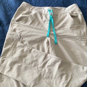 Women’s Figs Kade cargo scrub pants, M.